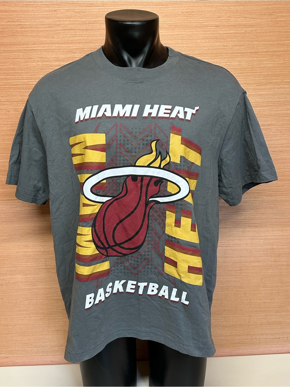Miami Heat NBA Basketball Gray Short Sleeve T-Shirt Size X-Large